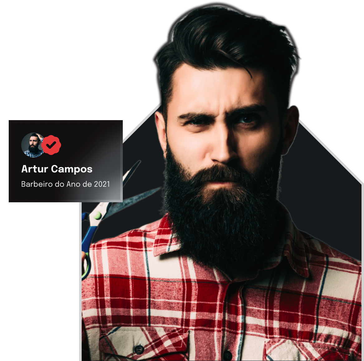 Homem com barba volumosa, expressão séria e camisa vermelha.